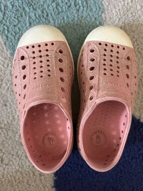 Girls Native Jefferson’s C7 pink glitter